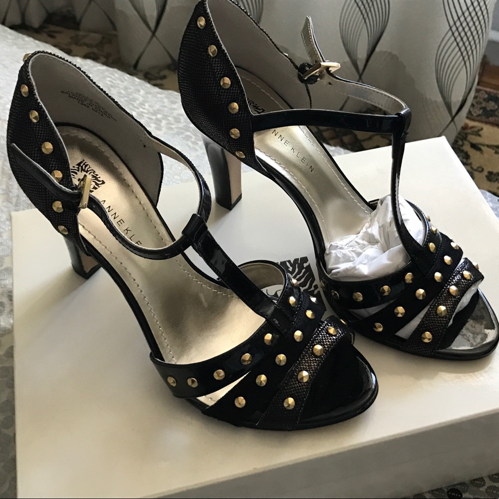 Black leather studded 7.5 Anne klein Heels
